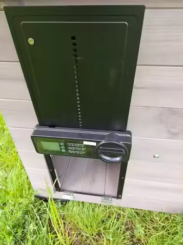 Automatic Chicken Coop Door — Timer & Obstruction Detection